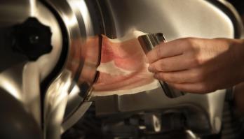 Veiligheidstips bij het gebruik van een vleessnijmachine